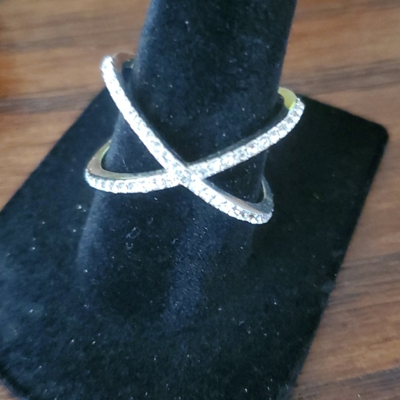 BEAUTIFUL AUSTRIAN CRYSTAL RING - Picture 2 of 3